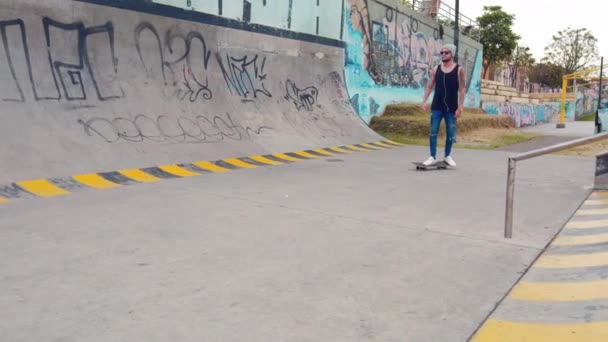 Young Boy Using Skate Board Street Park — Vídeos de Stock