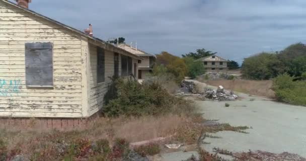 Aerial Shot Abandoned Military Base Barracks Fort Ord Monterrey California — Vídeos de Stock