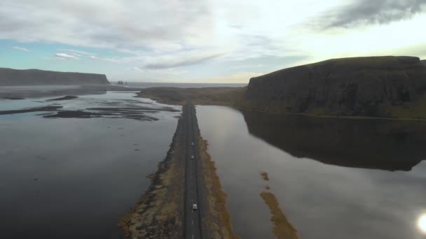 Traffic Icelandic Scenic Road — Stockvideo
