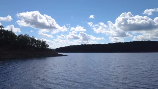 Turning Boat Pov Lake Shore — Stockvideo