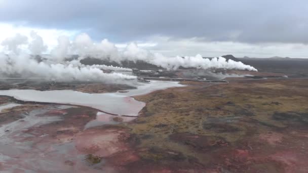 Panning Shot Steam Coming Out Geothermal Power Station — Stock video