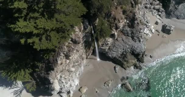 Aerial View Water Fall Mcway Falls Julia Pfeiffer Burns Park — Vídeos de Stock