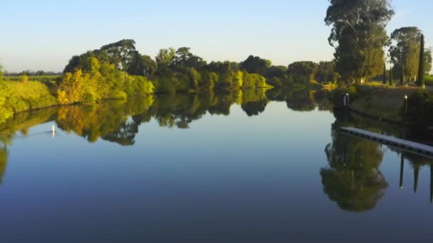 Low Flying Aerial Calm River Waters Sacramento San Joaquin River — Vídeos de Stock