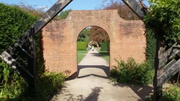 Handheld Walk Walled British Garden — Stock videók