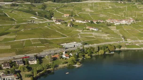 Légi Pásztázás Követően Svájci Vonat Utazik Lman Mentén Lavaux Régióban — Stock videók