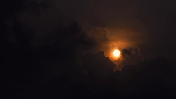 Γύρω Ανατολή Ηλίου Πίσω Από Σκοτεινά Σύννεφα Timelapse Αφηρημένη — Αρχείο Βίντεο