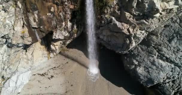 Aerial View Water Fall Mcway Falls Julia Pfeiffer Burns Park — Vídeos de Stock