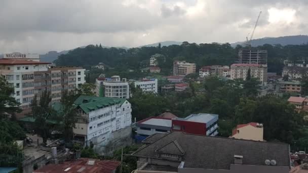 Provincial City Mountains Fog Baguio Philippines Pan Right — Vídeo de stock