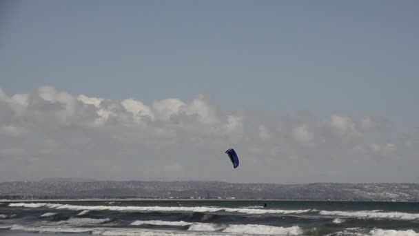 Kiteboarder Races Surf Hawaii Big Island — Wideo stockowe