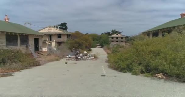 Aerial Shot Abandoned Military Base Barracks Fort Ord Monterrey California — Vídeo de stock