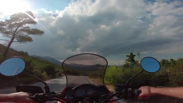 Ιππασία Μοτοσικλέτας Στο Βουνό Πεντέλη Στην Ελλάδα Περνάω Λίγο Ελεύθερο — Αρχείο Βίντεο