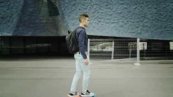Well Dressed Entrepreneur Businessman Portrait Young Attractive Trendy Man Skateboarding — Vídeos de Stock