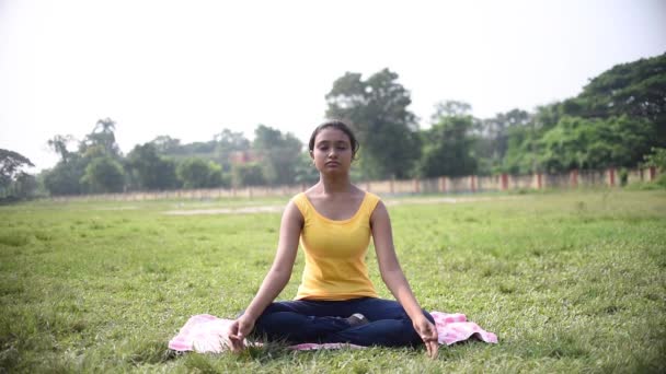 Teenage Young Asian Indian Girl Doing Meditation Indian Yoga Pranayam — Wideo stockowe