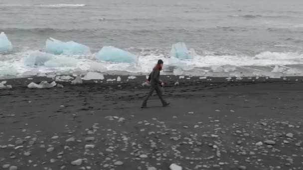 Aerial Shot Young Man Long Hair Running Black Sand Beach — 비디오