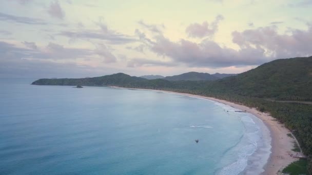 Aerial Lateral Tracking Shot Pan Right Long Beautiful Nacpan Beach — Wideo stockowe