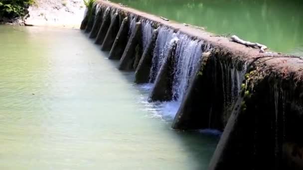 River Dam Peak Summer Rain Water Barely Rippling Spillway Summer — Vídeos de Stock