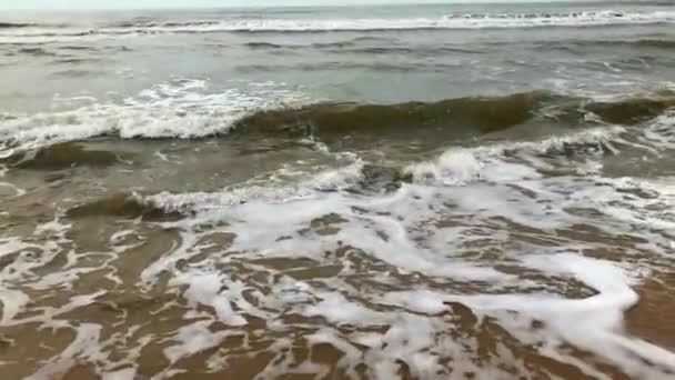 Waves Gulf Coast Roll Sand Comes Ashore — Vídeo de stock
