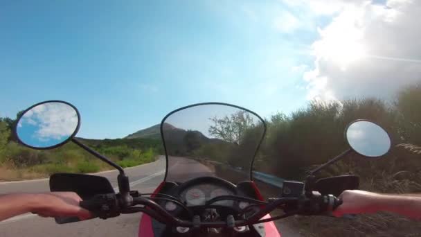 Motorozni Penteli Hegyen Görögországban Szabadidőt Tölteni Egy Nyári Délutánon — Stock videók