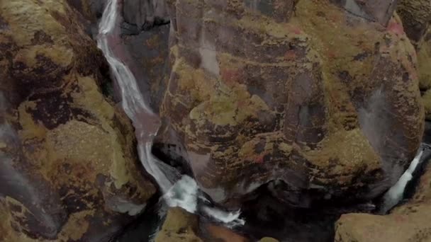 Cinematic Aerial Flyover Stunning Icelandic Canyon — Stockvideo