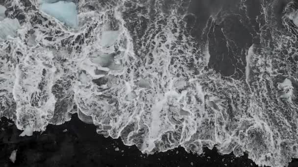 Slow Motion Shot Waves Crashing Icebergs Black Sand — Stockvideo