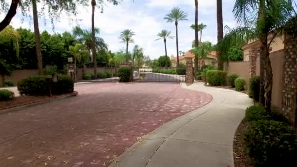 Biztonsági Kapuk Védik Tulajdon Scottsdale Arizona — Stock videók