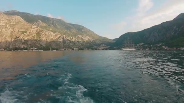 Varen Weg Van Een Prachtig Bergachtig Eiland — Stockvideo