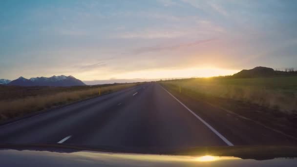 Geradeausfahrt Richtung Sonnenuntergang Und Berge Westisland Aus Der Perspektive Eines — Stockvideo