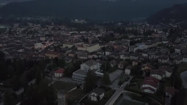 Letecký Odznak Typu Levico Terme Itálie Při Východu Slunce Dronem — Stock video