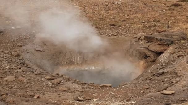 Geothermal Vent Bubbling Mișcare Lentă — Videoclip de stoc