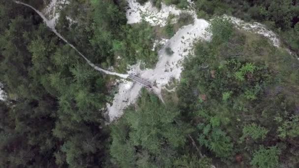 Vista Aérea Del Valle Sugana Con Drones Girando Mientras Desciende — Vídeo de stock