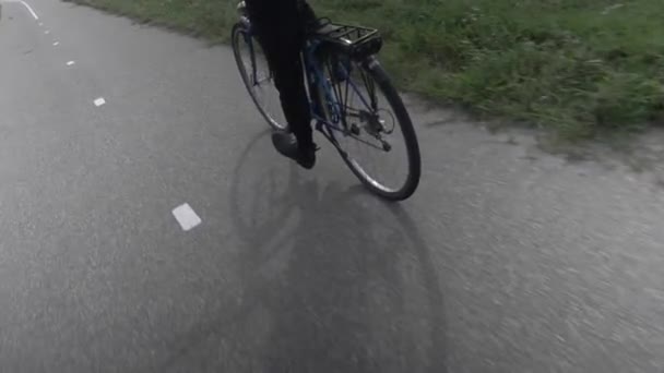 자전거타는 사람을 가까이 — 비디오