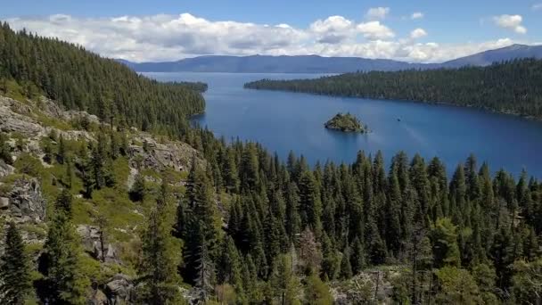 Nagranie Dronów Przelatujących Nad Emerald Bay South Lake Tahoe Kalifornia — Wideo stockowe