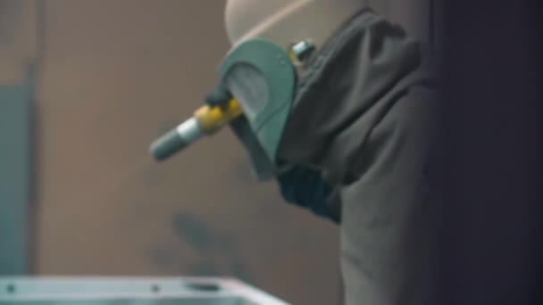 Worker Wearing Mask Using Sand Blast Metal Surface Workshop — Vídeo de Stock