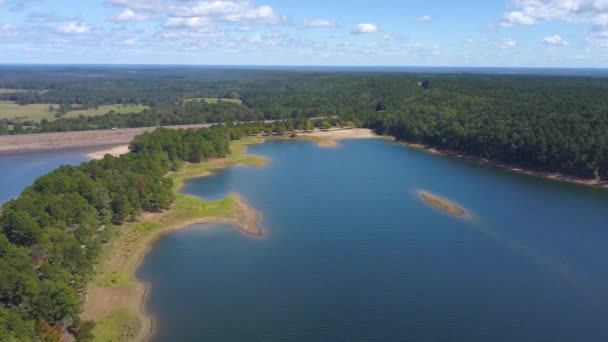 Distant Cars Driving Lake Causeway — Stok video