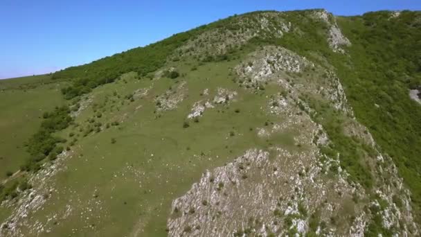 Widok Powietrza Szczyty Otaczające Turda Gorge Rumunii Zielone Wzgórza Szarymi — Wideo stockowe