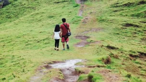 Father Daughter Walking Hill Batanes Philippines Pan – Stock-video