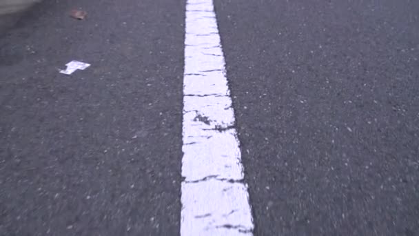 白い線で通りを見る — ストック動画