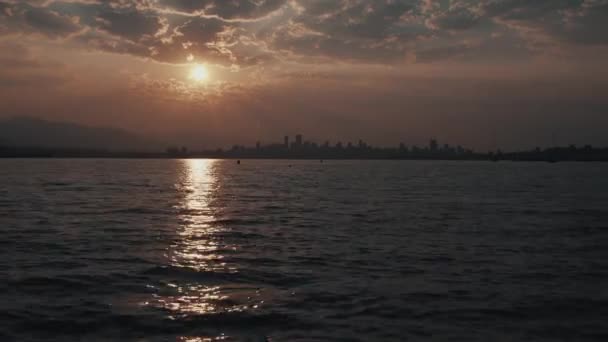 Ανατολή Ηλίου Πάνω Από Τον Ωκεανό Και Vancouver Skyline Ευρεία — Αρχείο Βίντεο