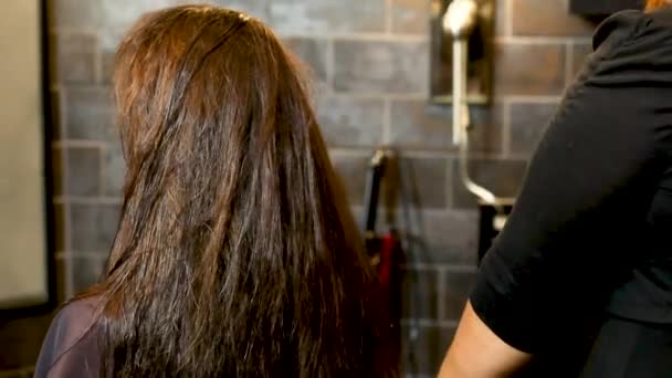 Beautician Pompen Stoel Tot Werken Klanten Haar — Stockvideo