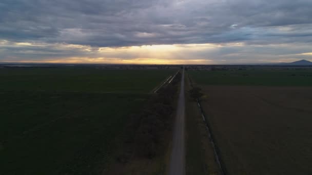 Longa Estrada Reta Aparentemente Infinita Pôr Sol Vista Aérea Com — Vídeo de Stock