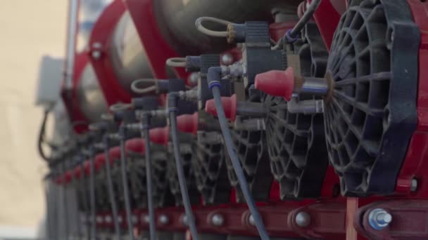 Closeup工业农业农场灌溉系统的供水阀门 — 图库视频影像