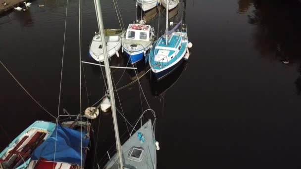 关闭运河上的水平平底锅 — 图库视频影像