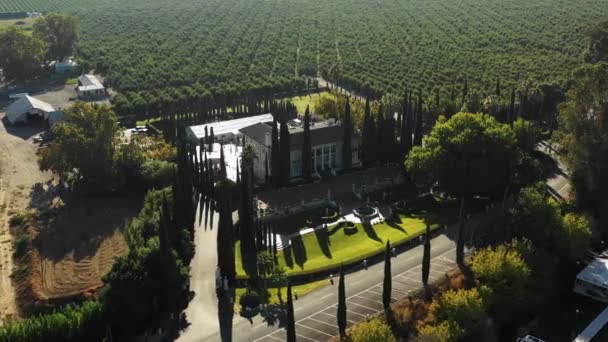 High Orbit Aerial Grand Island Mansion Wedding Venue Sacramento — Vídeos de Stock