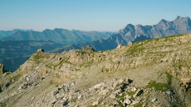 Aerial Shot Revealing Deep Valley High Mountain Range Background Shot — Vídeos de Stock