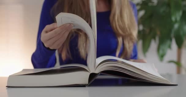 Woman Turns Pages Book — Videoclip de stoc