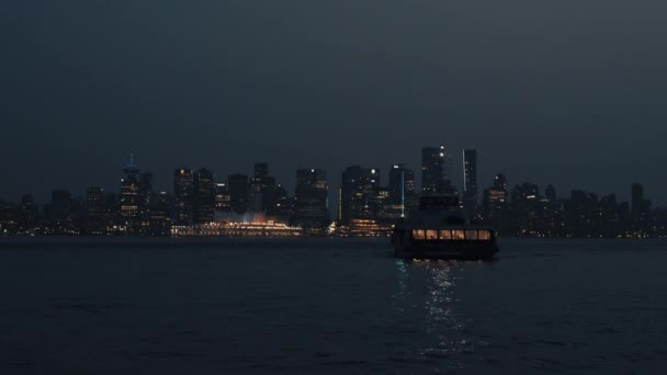 Sea Bus Arriving North Shore Night Vancouver Skyline Background — Stock Video