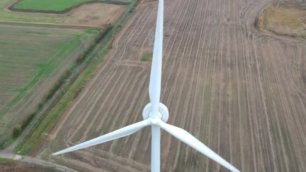 Slow Panning Shot Wind Turbine — Αρχείο Βίντεο