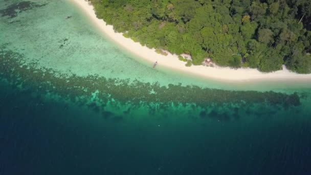 Aerial View Thai Island Incredible Sandy Beach Clear Waters Coral — Vídeo de Stock