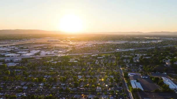 Sunset Timelapse Burbank California Airport Distance Green Neighborhoods Freeway Traffic — Stock Video