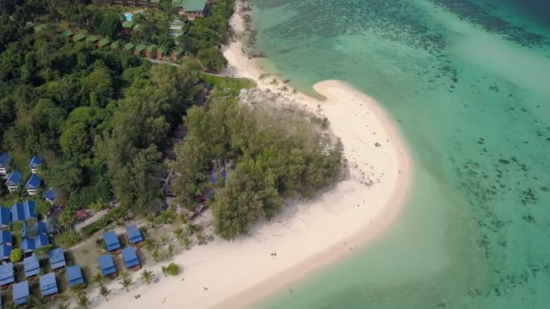 Aerial View Sandy Beach Koh Lipe Thailand Camera Pedestal Tilting — Vídeos de Stock
